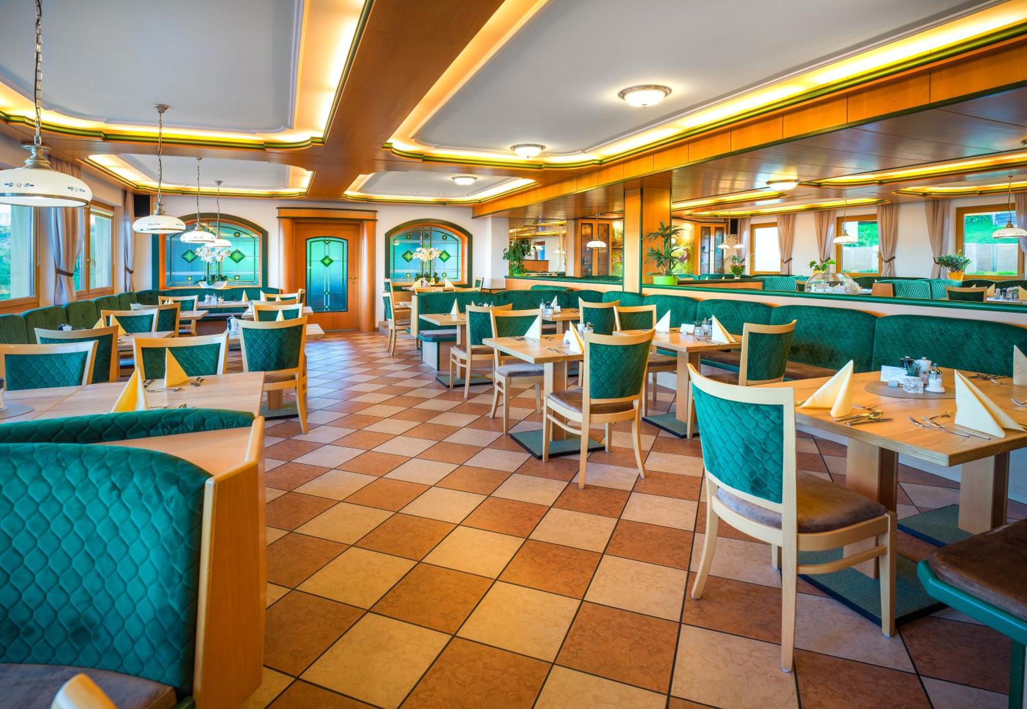 Ferienhotel Hofer Superior Strass im Attergau Εξωτερικό φωτογραφία